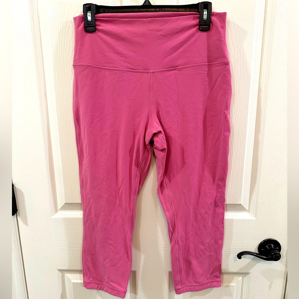 Lululemon high rise crop 21’’. Worn a few times. Pink blossom. Size 12